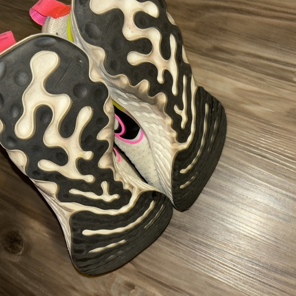 Women’s Nike React Infinity - Picture 3 of 3